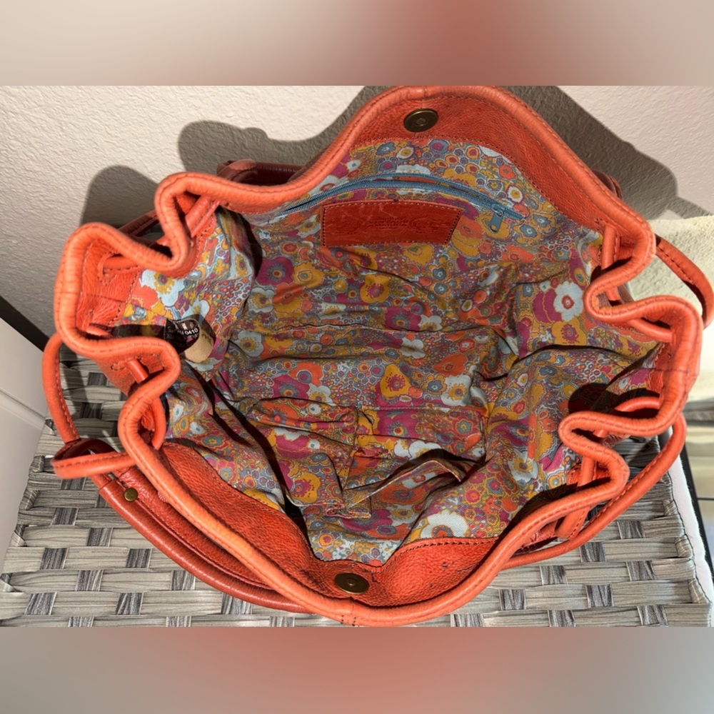 Nine West Vintage America Rust Leather Drawstring Shoulder Bag Floral Lining - Picture 2 of 16